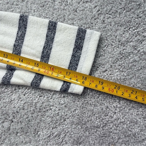 Lucky Brand New Women Gray and White Striped Sweater Sz M - Picture 7 of 8